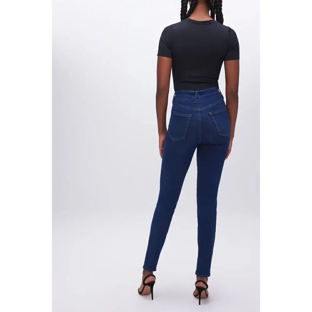 Good American medium wash 4/27 normcore wedgie jeans